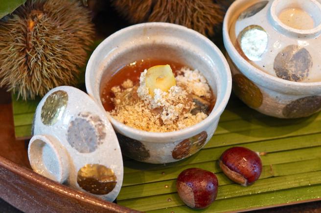 秋栗蒸香满贝阙。（何书青摄）