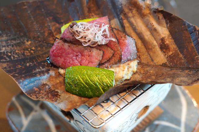 和牛朴叶烧。（何书青摄）