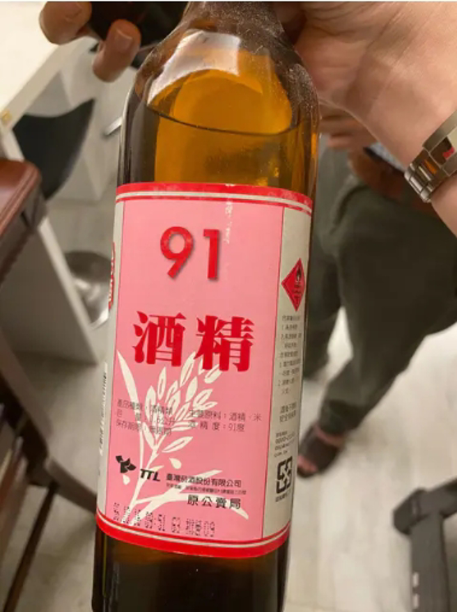 原來網友的阿嬤用的是91度的酒精下去煮。（翻攝Dcard）