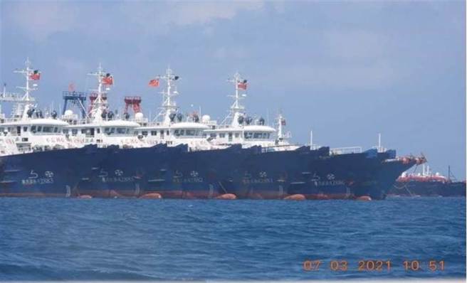 菲律宾多次指控中共集结了大批的「 民兵船」威胁或骚扰在南海作业的菲国渔民。（图／路透）