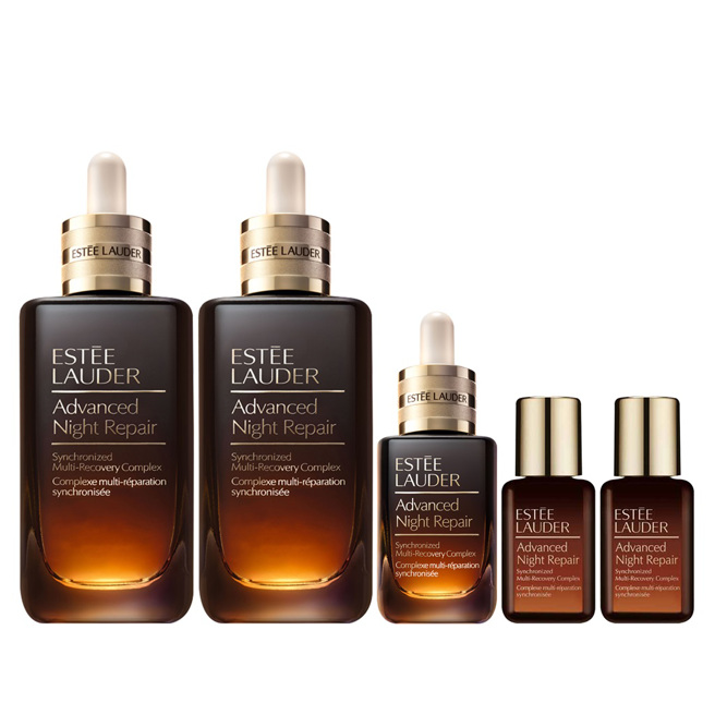 momo双11必买雅诗兰黛小棕瓶棕极澎湃组(115mlx2+30ml+15mlx2)，原价26210元，限抢甜甜价11111元，再抽伊莱克斯湿拖吸尘器。（图／momo提供）