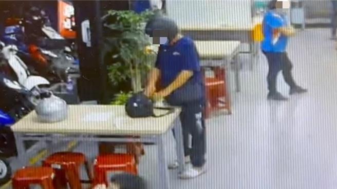 高雄一名老翁前往警局報案稱皮夾遺失，警方一查發現竟是遭竊，逮到一名梁姓嫌犯，趁老翁用餐暫離座位時下手。（警方提供／任義宇高雄傳真）