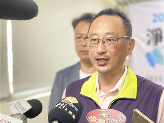 彰化縣政府勞工處處長何俊昇10日指出，該處將舉辦因應淨零轉型的大型論壇及宣導會。（孫英哲攝）