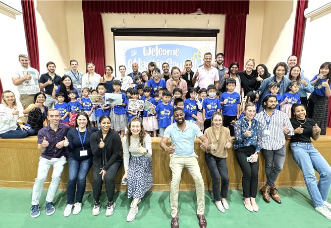 「大西洋理事會」千禧年青年領袖計畫訪團今日特別造訪著名的「將軍學校」柏村國小，了解曾為戰地的金門現今教育狀況。(于家麒攝)