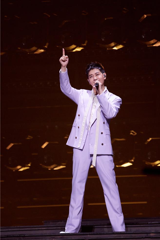 林志穎克服身體的疼痛賣力唱跳。（曜昇星提供）