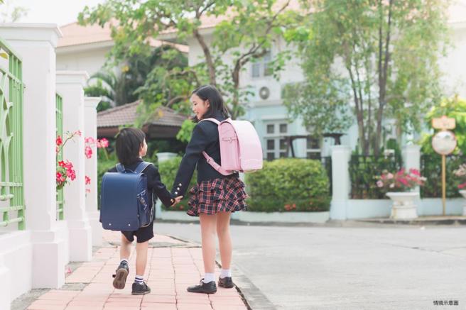 孩⼦快乐上学，健康成长。（情境示意图/业者提供） 