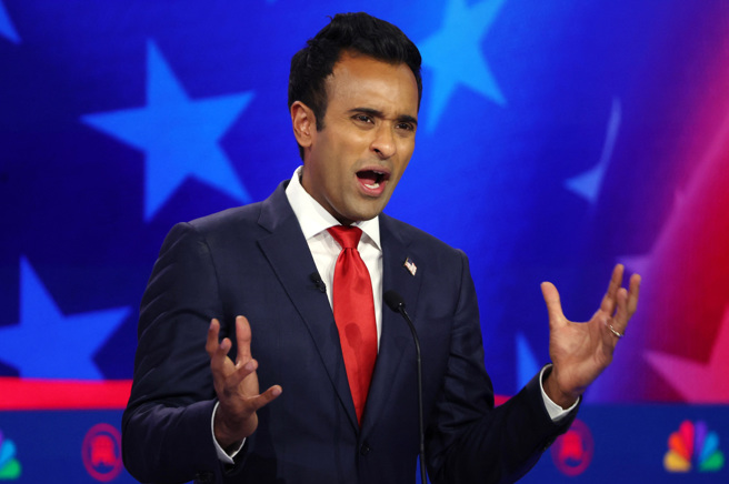 爭取美國共和黨2024總統提名的參選人拉馬斯瓦米（Vivek Ramaswamy）建議，美國、加拿大邊界應築高牆。(圖/ 路透社)