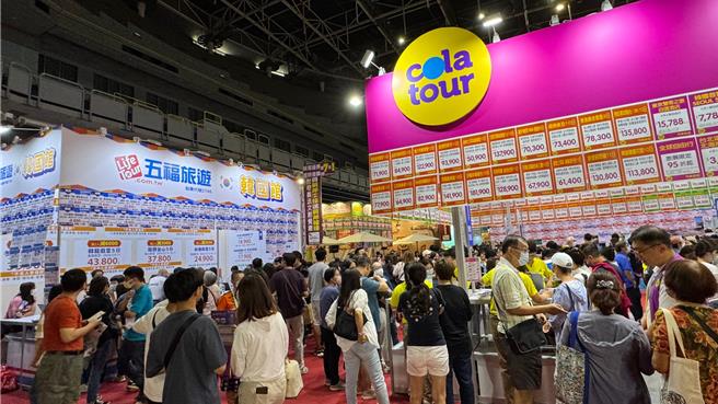 高雄冬季旅展今（10）日起至13日在高雄巨蛋登场，人气爆棚。（柯宗纬摄）