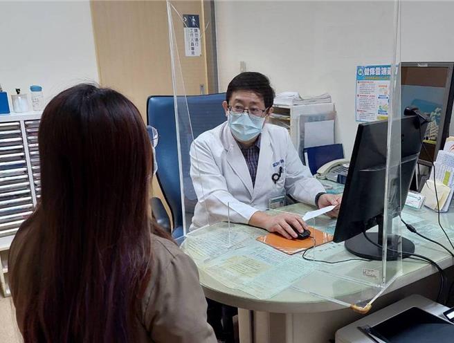 大千医院医疗副院长林敬旺关怀妇女健康，积极投入妇癌预防保健。（大千医院提供／谢明俊苗栗传真）