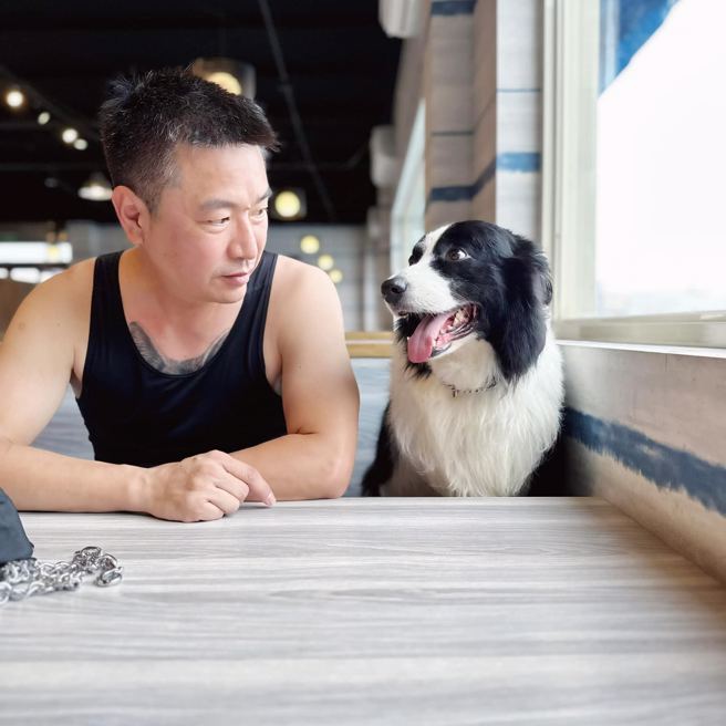 雷尼在重機界相當知名，常上電視節目。（雷尼授權使用）