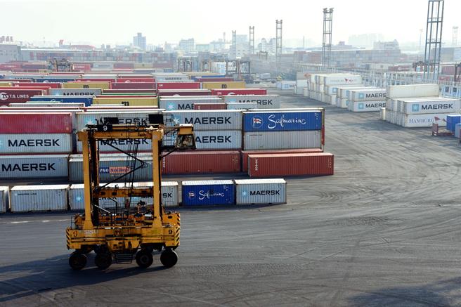 大陆商务部10日宣布，延后对台湾进口的聚碳酸酯反倾销调查至明年5月29日， 恐再引两岸政治联想。（shutterstock）