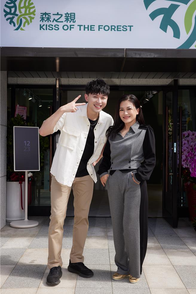 李子森日前举办开幕活动，黄妃特地北上前来祝福。（森之亲提供）