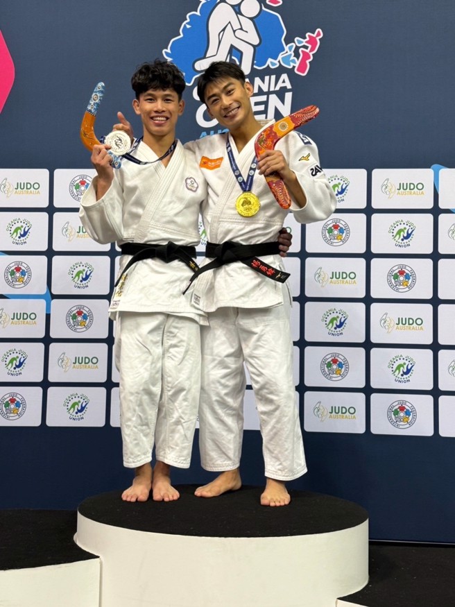 楊勇緯(右)與林崇佑(左)在伯斯大洋洲公開賽上演台灣內戰，楊勇緯奪金，林崇佑獲銀，兩人包辦男子-60kg量級金銀牌。(澄禹行銷股份有限公司提供)
