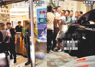 獨》三重派出所包圍案！ 驚見二重所長手機通風報信「要不要送宵夜」