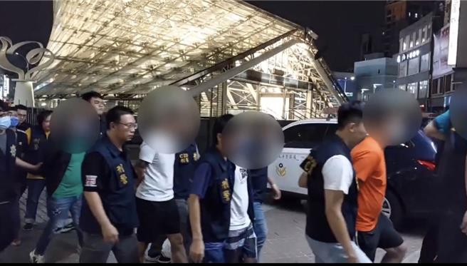 警方逮獲包括曾姓主嫌在內共七名嫌犯，並持續追查其餘共犯。（警方提供／任義宇高雄傳真）