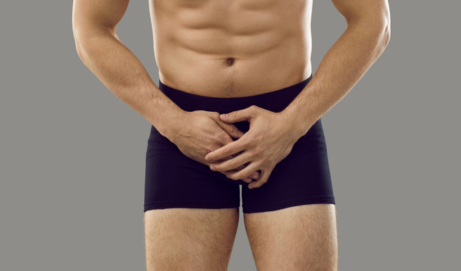 网传早上喝冰水，可能让GG站不起来，专家解答。（图／shutterstock）