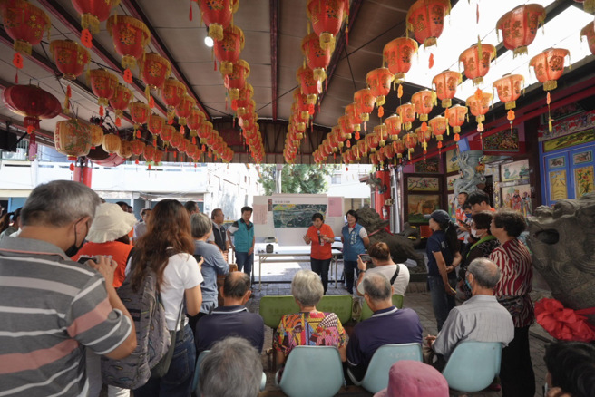 立委蔡培慧邀集交通部政务次长陈彦伯、日月潭国家风景区管理处长简庆发、水里乡长叶铭丰等人进行日月潭水里缆车规划讨论。（图/蔡培慧竞选办公室提供）