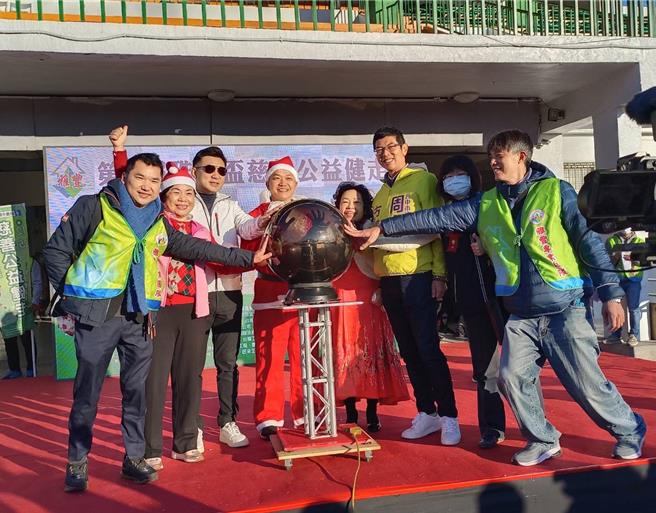 雅豐不動產團隊7年前開始舉辦「雅豐盃慈善公益健走」，只要1人參加、該企業就捐出100元做公益，去年活動相當熱鬧。(主辦單位提供)