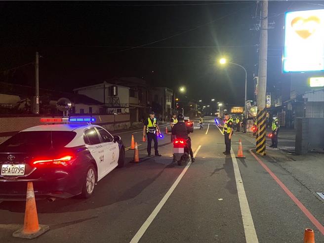 南投警分局即日起扩大执行防制危险驾车勤务，重兵部署在南投市139线、名间乡彰南路等重要路段，压制飙仔嚣张气焰。南投警分局提供