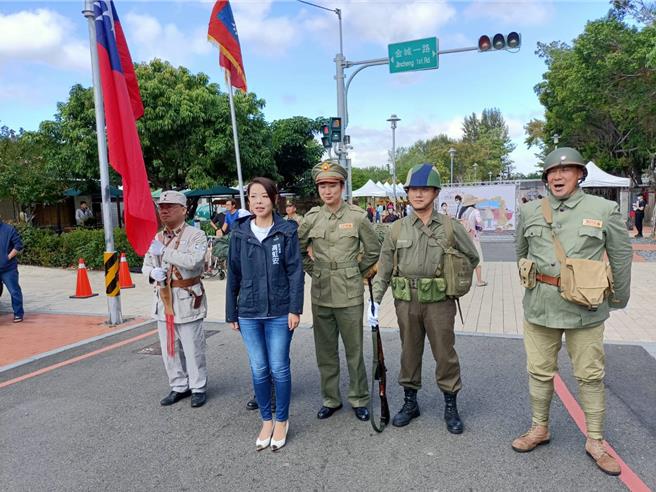 「2023新竹眷村文化节」暨「将军村二期整修开幕」11日在将军村登场，现场充满浓厚怀旧氛围。（陈育贤摄）
