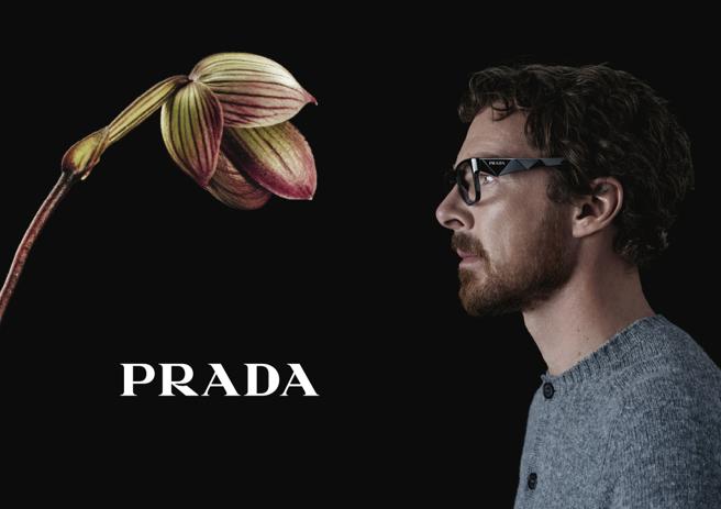 PRADA 2023秋冬系列形象照。（EssilorLuxottica提供）