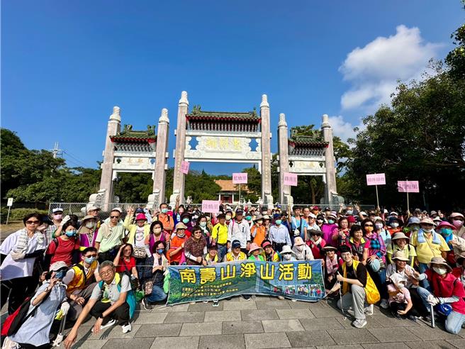 台電11日舉辦南壽山淨山活動，該活動已邁入第8年，今年總計超過300人共襄盛舉，這次特別邀請台灣獼猴共存推廣協會分享獼猴小知識。（台電提供／洪浩軒高雄傳真）