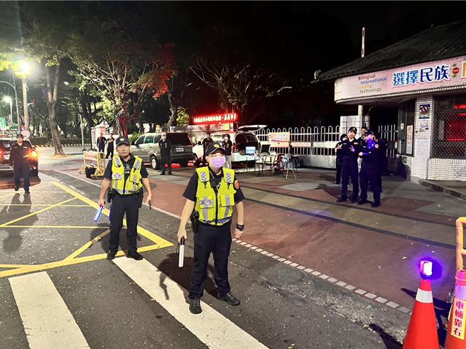 嘉义市政府警察局、环保局及嘉义市监理站10日晚间共同执行联合稽查，以路检、巡逻等方式，针对疾速行驶、非法改装及高音量扰人车辆，「马上拦、马上测、马上罚」强力执法。（嘉义市警察局提供∕吕妍庭嘉义传真）