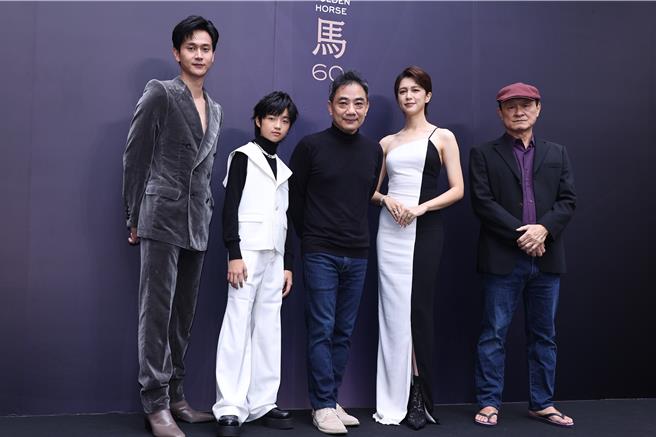 刘冠廷（左起）、白润音、导演萧雅全、刘奕儿、陈慕义出席《老狐狸》金马星光首映。（罗永铭摄）