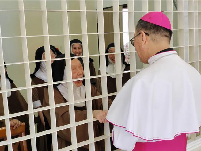 「大林圣若瑟隐修院」11位修女终生不出会院，只能隔着密格栅栏与大家见面、问候、共融交谈。（天主教嘉义教区提供∕吕妍庭嘉义传真）