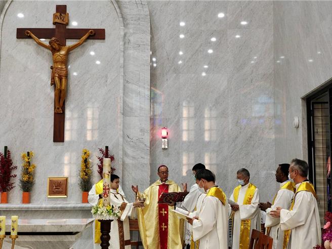 11日由嘉义教区主教浦英雄主持「圣堂奉献礼」，约500位教友参与盛会。（天主教嘉义教区提供∕吕妍庭嘉义传真）