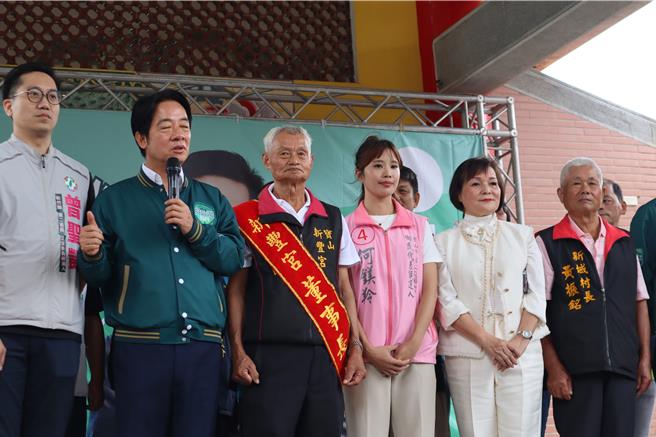 寶山鄉第2選舉區11日舉辦補選，由4號候選人何鎂羚（左四）以584票勝出。（資料照片）