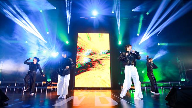 w-inds.暌違3年多來台開唱，吸引2500粉絲朝聖。（COME ON JKSSP提供）