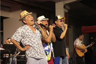 歌手陳昇重返母校彰化溪州國中開唱 淚嘆：老師也沒剩幾個了!