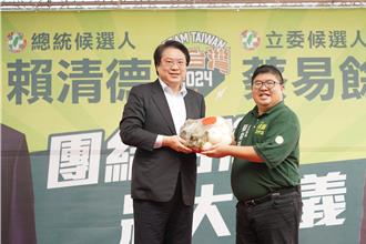 林右昌為同黨嘉義海區立委候選人蔡易餘站台  喊衝出7成選票