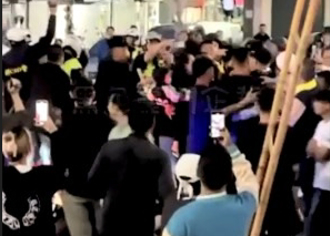 新北三重廟會繞境阻交通 男子不聽勸遭壓制帶回