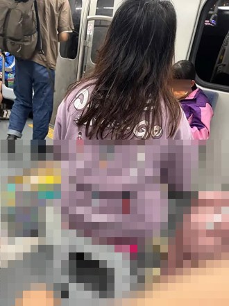 女子搭火車自備「這個」 簡直就是無敵了