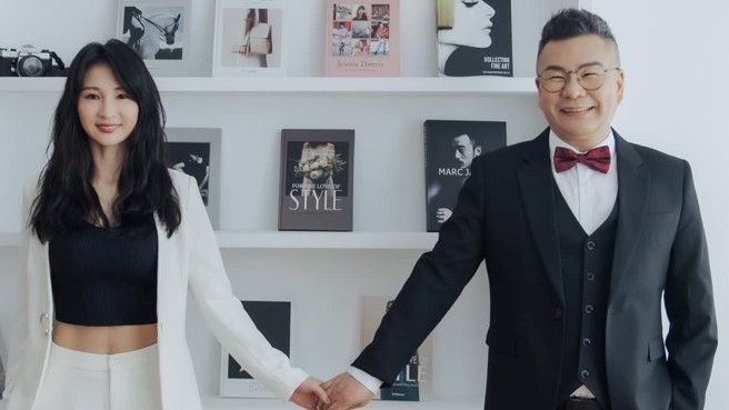 沈玉琳和妻子芽芽。（图／沈玉琳 FB）