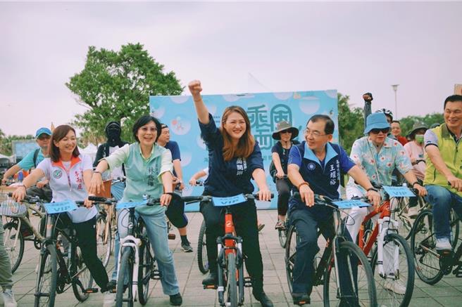 高市府观光局11日于林园地区举办「乘风而骑」单车活动，以骑乘单车的惬意方式探访林园生态。（高市府观光局提供／洪浩轩高雄传真）