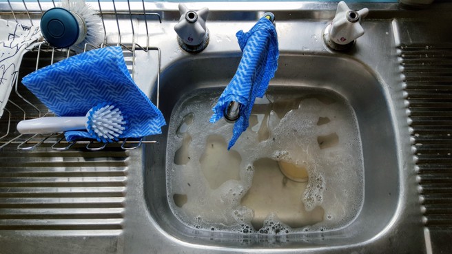 厨房水槽用久难免会堵塞、飘异味。（图／示意图，达志影像）