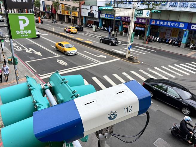 桃园自2002年起在重要路口和治安要点建置天罗地网监视录影系统。(警察局提供／蔡依珍桃园传真)