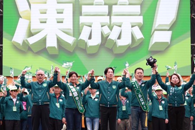 总统候选人赖清德与立法委员蔡培慧、第一选区立委候选人蔡铭轩今(12)日在南投成立联合竞选总部。（图/蔡培慧竞选办公室 提供）