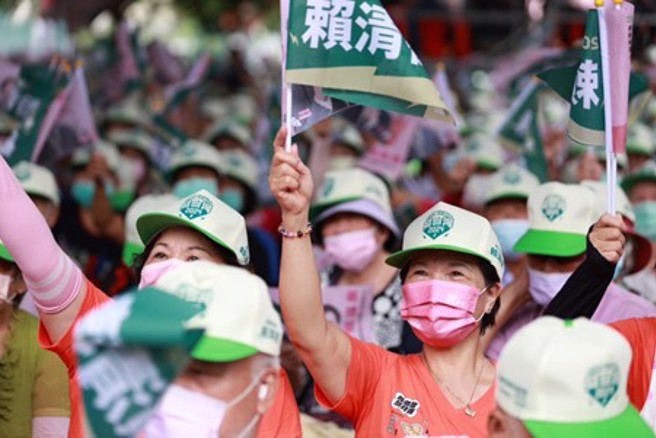 总统候选人赖清德到现场，民眾热血沸腾。（图/蔡培慧竞选办公室 提供）