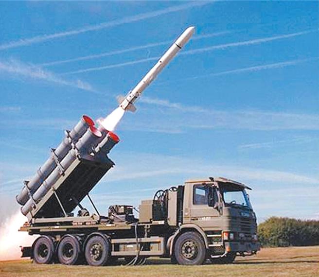 海军「迅雷专案」向美方购买鱼叉飞弹防卫系统，规画在高雄左营军港、云林虎尾、台南新中、屏东东岸、屏东埔墘及台东太平等6处地点新建营区。（本报资料照片）