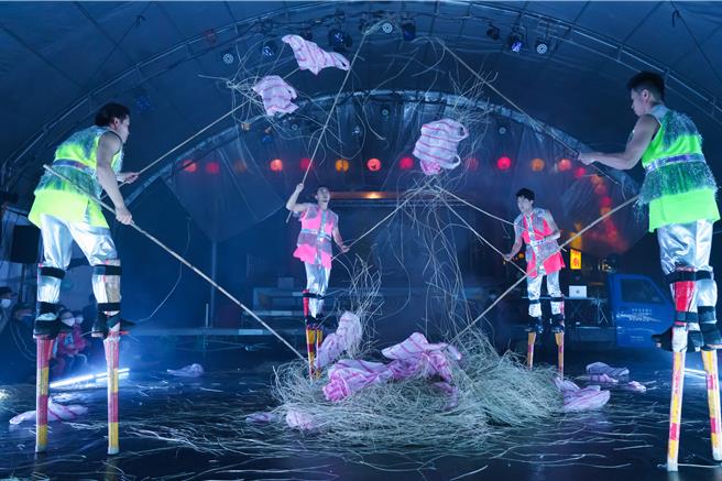 圆剧团和法国杰若．汤玛士剧团的《手路》，入围首届特技大鼎奖的「年度节目金／银奖」。（台湾特技舞蹈协会提供／李欣恬台北传真）