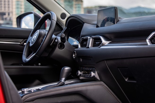 为了打造静谧的车室环境，MAZDA专注于隔音工程，巧妙隔绝外界令人不适的噪音。（陈大任摄）