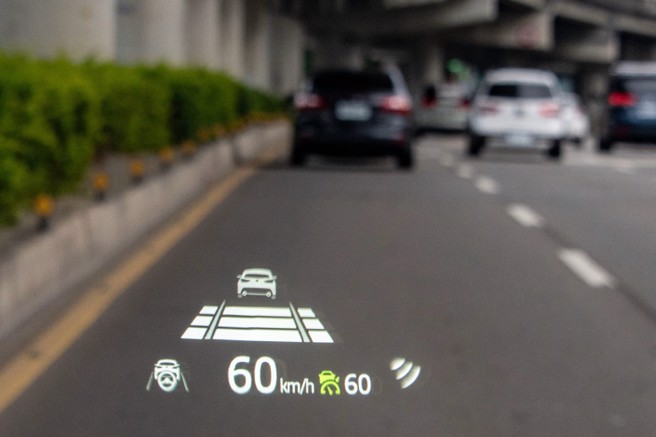 抬头显示资讯清晰。（陈大任摄）