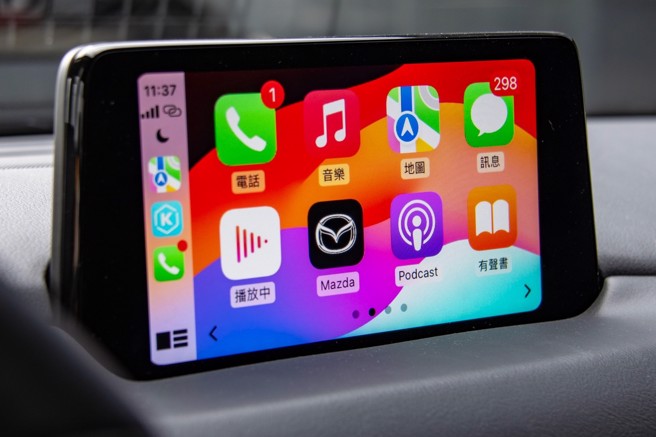 8吋中央资讯显示幕。（陈大任摄）