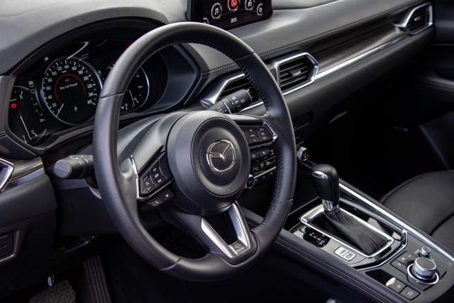 多功能方向盘操作便利。（陈大任摄）