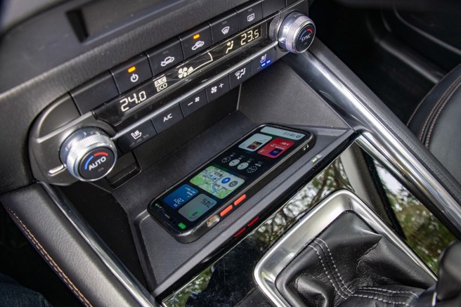 无线充电功能相当方便。（陈大任摄）