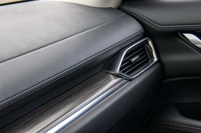 金属、皮质、木纹添质感。（陈大任摄）